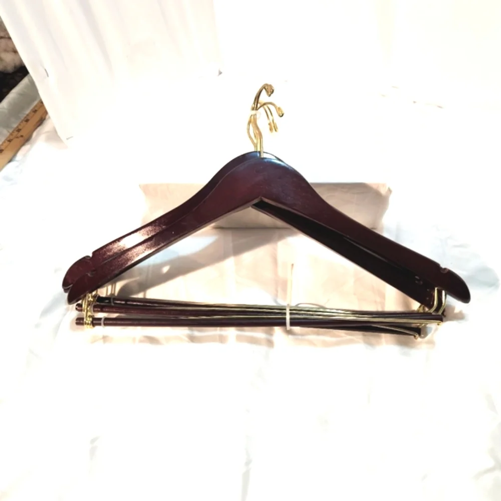 QUALITY HANGER NEW WITH CLIP CHERRY COLOR GOLD CLIP 12 For $25 Sz 17.5